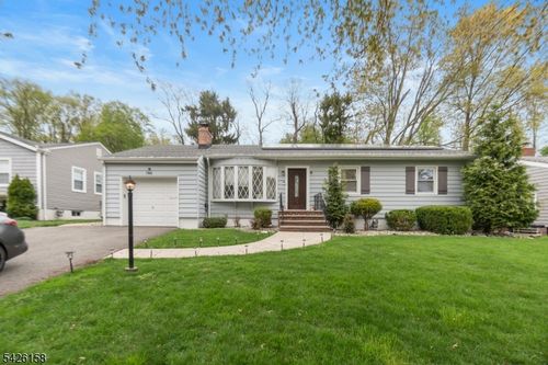 746 Roessner Dr, Union, NJ, 07083-8782 | Card Image