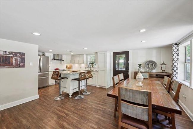 3231 Charles Ave, House other with 3 bedrooms, 2 bathrooms and 2 parking in Groves TX | Image 9