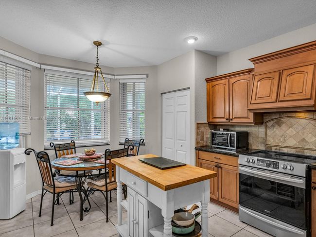 4209 Pinewood Ln, House other with 5 bedrooms, 4 bathrooms and null parking in Weston FL | Image 22