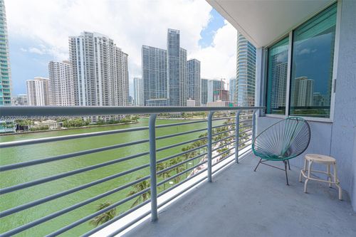 821-325 S Biscayne Blvd, Miami, FL, 33131-2306 | Card Image