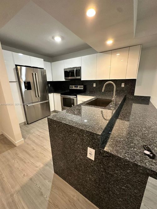 16-4640 Nw 102nd Ave, Doral, FL, 33178-2233 | Card Image