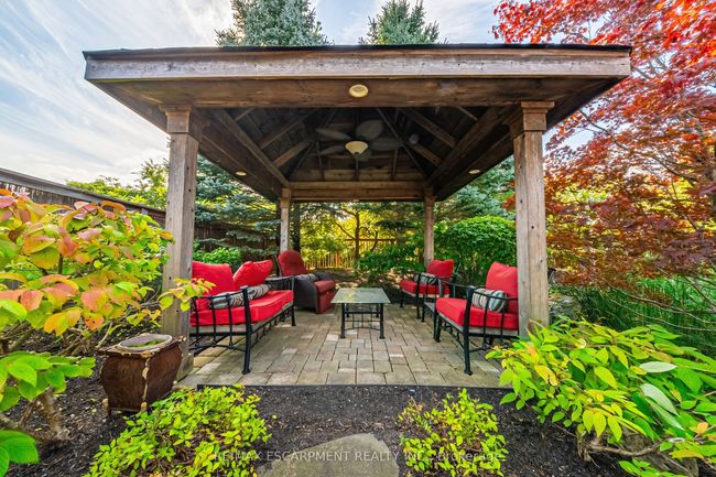70 Oak Ave, House other with 6 bedrooms, 4 bathrooms and 7 parking in Dundas ON | Image 35