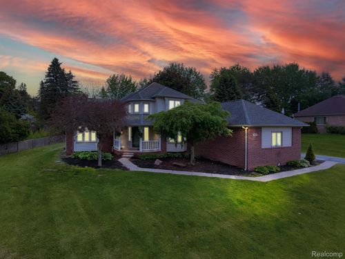 8148 Orchardview Dr, Washington Township, MI, 48095-1344 | Card Image