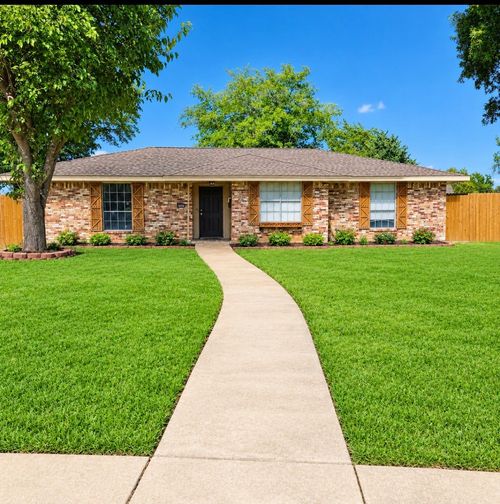 709 Oakbluff Dr, Lancaster, TX, 75146-1428 | Card Image