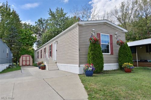 29 Carl Ln, Olmsted Twp, OH, 44138-1803 | Card Image