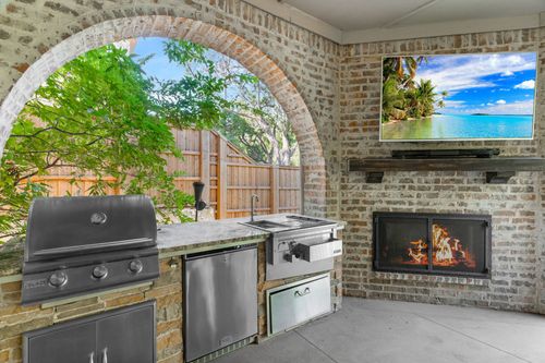 917 Belclaire Cir, Cedar Hill, TX, 75104-1237 | Card Image