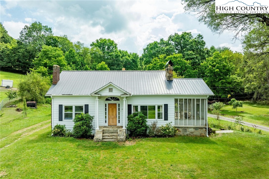 Crossroads Dr, Mountain City, TN 37683