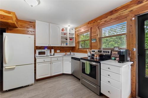 805 County Road 309, Eureka Springs, AR, 72632-5001 | Card Image