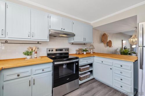 4264 Loma Riviera Ln, San Diego, CA, 92110-5516 | Card Image