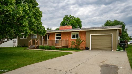 403 3rd St Nw, Hazen, ND, 58545-4102 | Card Image