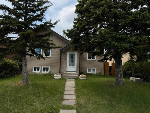 6479 68 St Ne, Calgary, AB, T3J2H7 | Card Image
