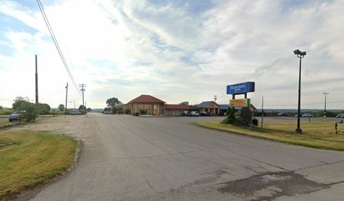 835 Perry Hwy, Mercer, PA, 16137-3537 | Card Image