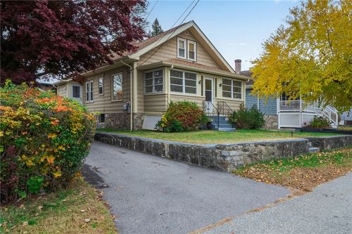 58 Cranston St, Woonsocket, RI, 02895-6431 | Card Image