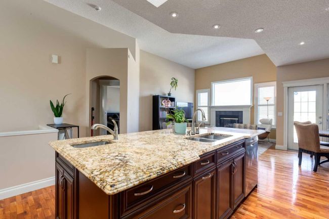 74 Discovery Ridge Road Sw, Home with 4 bedrooms, 3 bathrooms and 4 parking in Calgary AB | Image 15