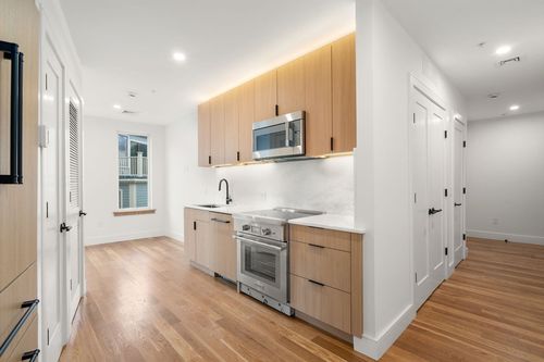 304-58 Kent St, Brookline, MA, 02445-7947 | Card Image