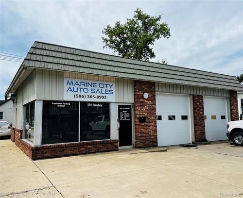 501 Broadway St, Marine City, MI, 48039-1611 | Card Image
