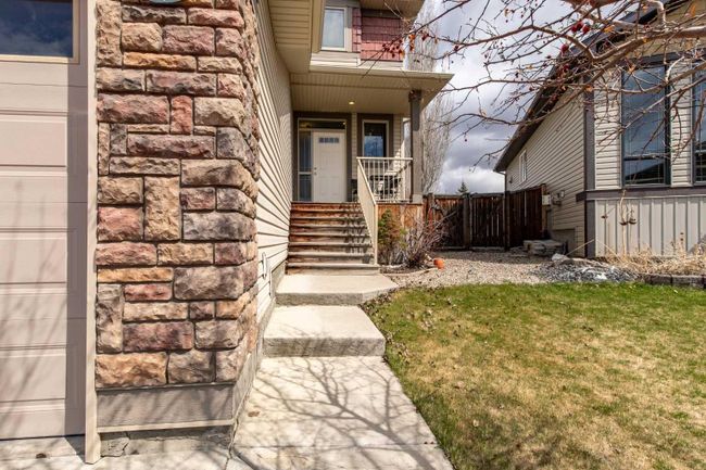 431 Mary Cameron Crescent N, Home with 4 bedrooms, 3 bathrooms and 4 parking in Lethbridge AB | Image 4