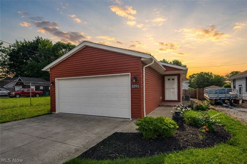3593 Portage Point Blvd, Coventry Township, OH, 44319-2216 | Card Image