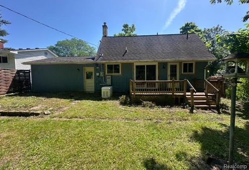 18993 Brentwood St, Livonia, MI, 48152-3545 | Card Image