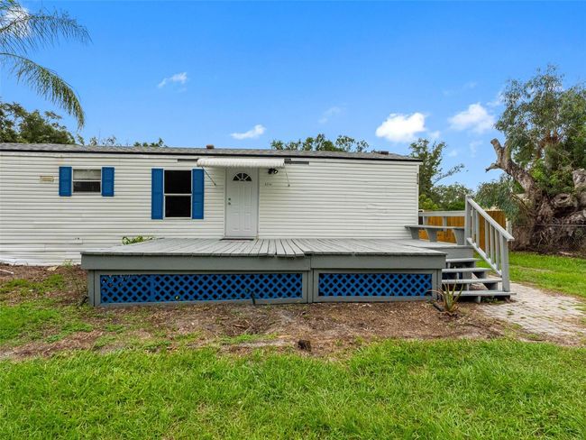 8714 N Meadowview Cir, House other with 2 bedrooms, 2 bathrooms and null parking in Tampa FL | Image 6