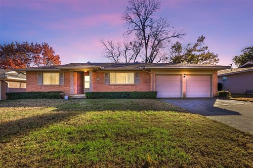 1512 White Way Dr, Arlington, TX, 76013-1779 | Card Image