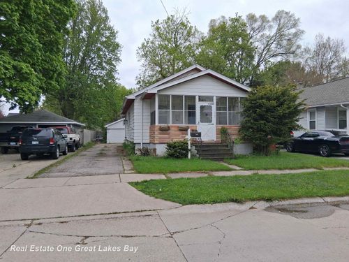 2329 Blake St, Saginaw, MI, 48602-3833 | Card Image