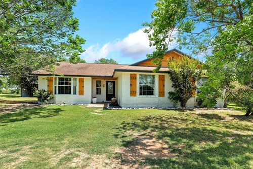 372 Hidden Oaks Dr, Elgin, TX, 78621-5587 | Card Image