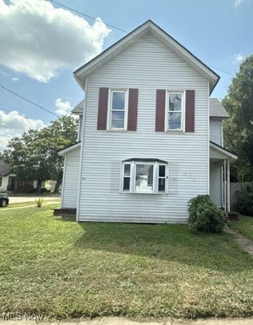 424 E Porter St, Malvern, OH, 44644-9571 | Card Image