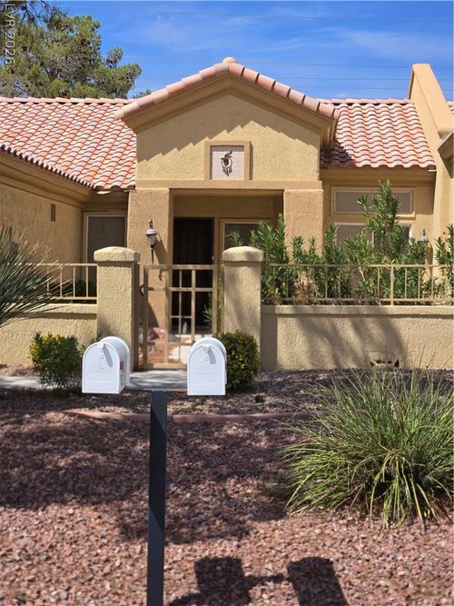 9812 Villa Ridge Dr, Las Vegas, NV, 89134-7632 | Card Image