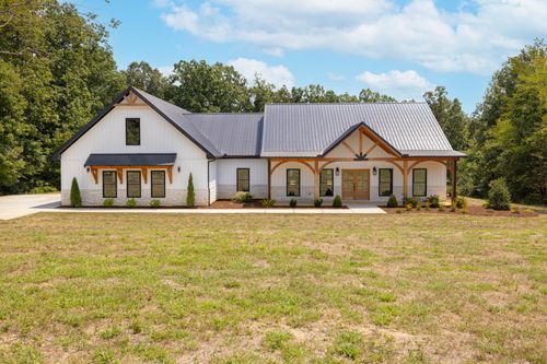 2024 Trace Creek Rd, Centerville, TN, 37033-3928 | Card Image