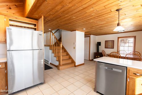 35 Chapman Rd, Pittsfield, MA, 01201-7102 | Card Image
