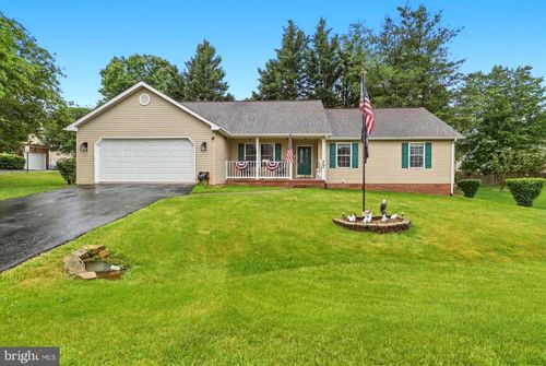 32 Talisman Dr, MARTINSBURG, WV, 25403-2170 | Card Image