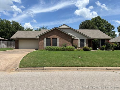 1124 Surrey Dr, Ardmore, OK, 73401-3467 | Card Image