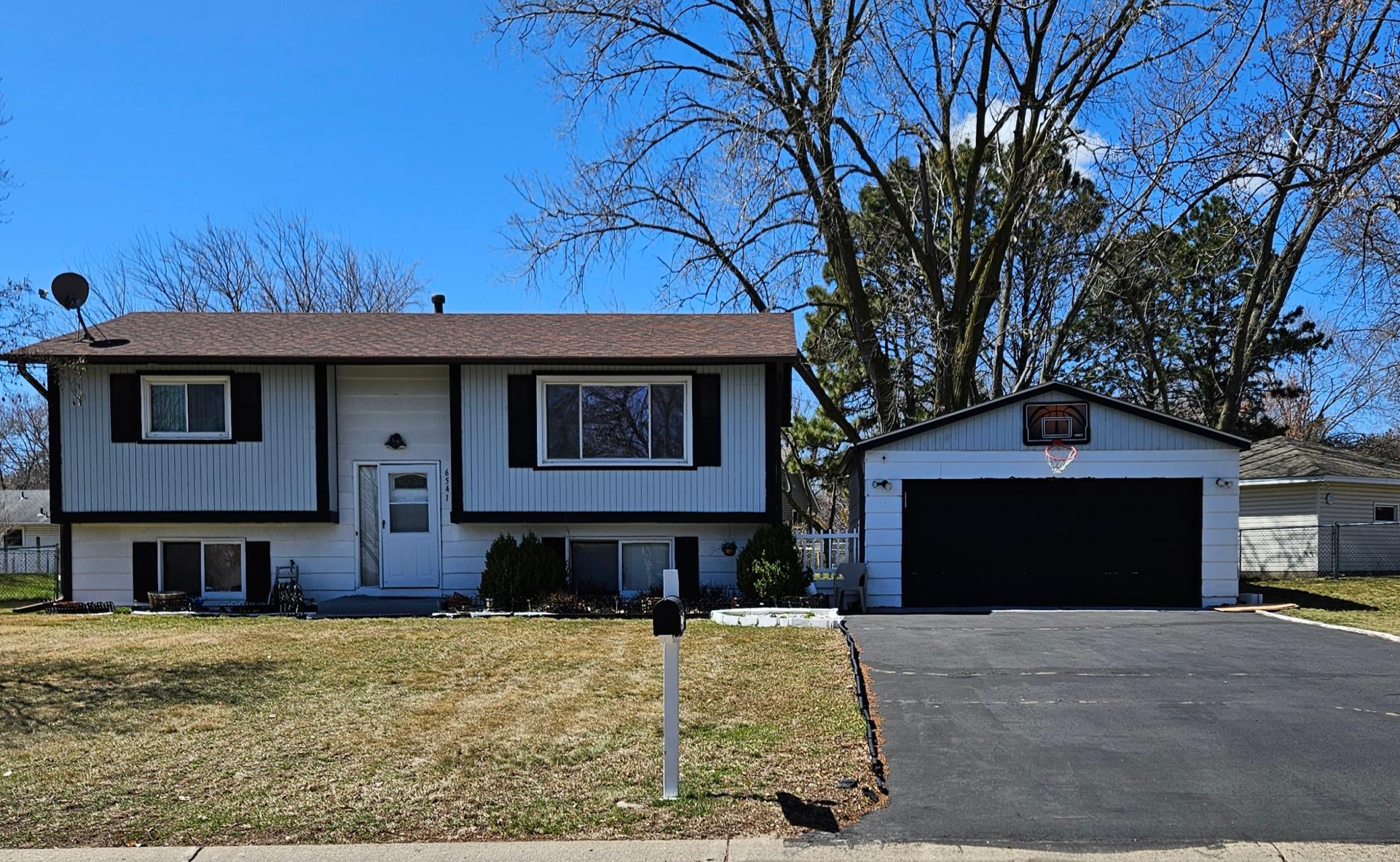 Edgewood Ave, Minneapolis, MN 55428