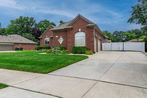 53150 Williams Way, Shelby Township, MI, 48316-3797 | Card Image