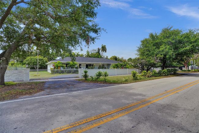 7360 Sw 120 Th St, House other with 4 bedrooms, 2 bathrooms and null parking in Pinecrest FL | Image 68