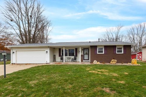 121 Park Lane Cir, Eldridge, IA, 52748-9665 | Card Image