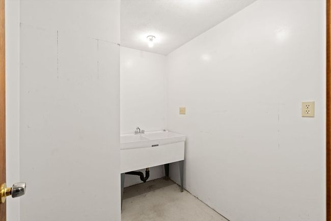 369 Border Rd, House other with 4 bedrooms, 4 bathrooms and 6 parking in Concord MA | Image 33