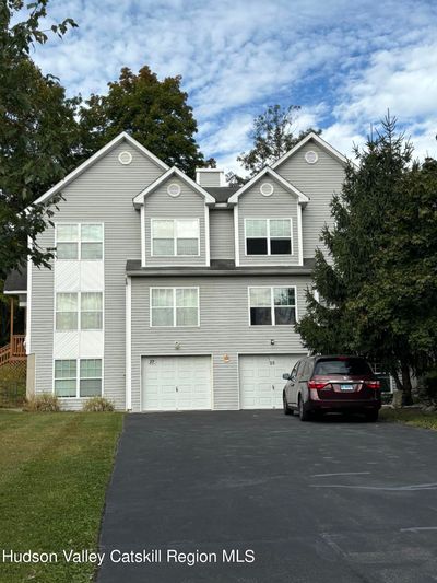 25 Cambridge Court, Townhouse with 3 bedrooms, 2 bathrooms and null parking in Highland NY | Image 1