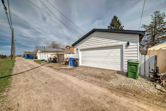 8021 24 Street Se, Home with 2 bedrooms, 1 bathrooms and 4 parking in Calgary AB | Image 45