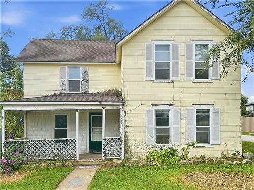 201 E Church St, Paola, KS, 66071-5535 | Card Image