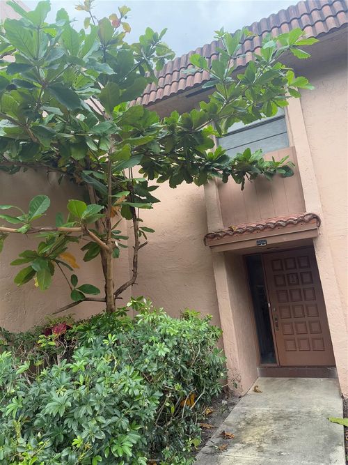 22 Laredo Pl, Davie, FL, 33324-5553 | Card Image