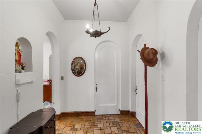 923 N Webster Ave, Home with 9 bedrooms, 5 bathrooms and 3 parking in Scranton PA | Image 7