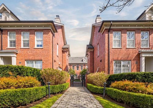 755 W 42nd Ave, Vancouver, BC, V5Z2N8 | Card Image