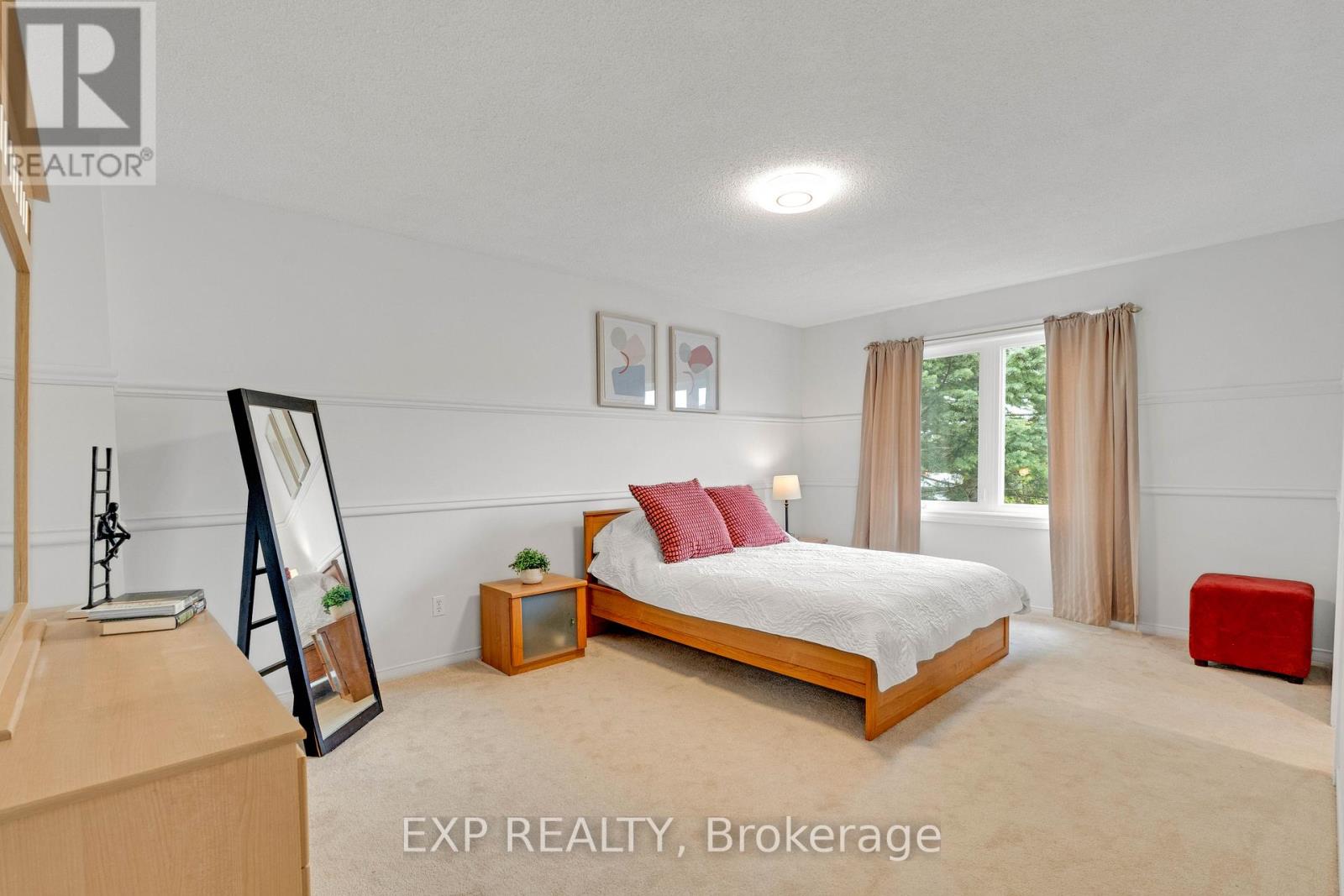 Residential in Mississauga (East Credit) 3