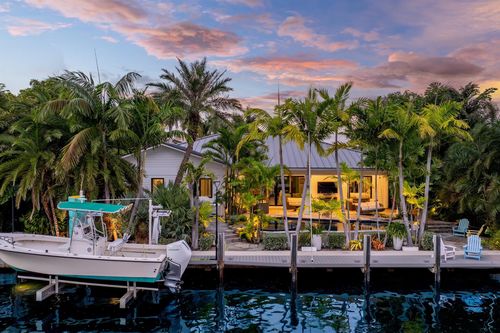 940 Greenbriar Dr, Boynton Beach, FL, 33435-6154 | Card Image