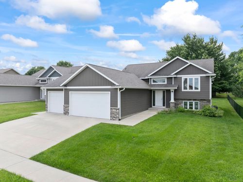892 Brighton Dr Nw, Rochester, MN, 55901-3411 | Card Image