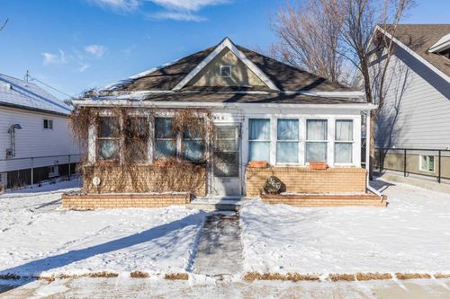 966 Yuill Street Se, Medicine Hat, AB, T1A0Y8 | Card Image