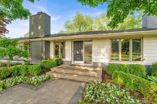 3365 Bloomcrest Dr, Bloomfield Hills, MI, 48304-2516 | Card Image