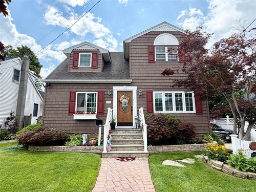 55 Willow Lane, Babylon, NY, 11757 | Card Image
